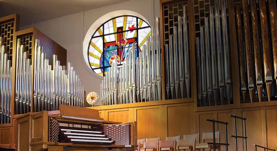 Allen organ console at Lamb of God Lutheran